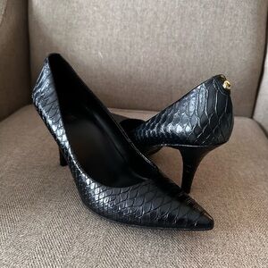 Michael Kors Black Croc-Embossed Pointed Toe Pumps | Size 8.5M
